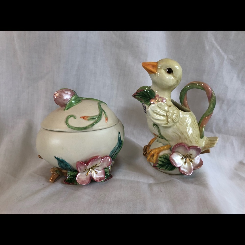 Fitz & Floyd. Pristine Duckling creamer and sugar bowl with lid.